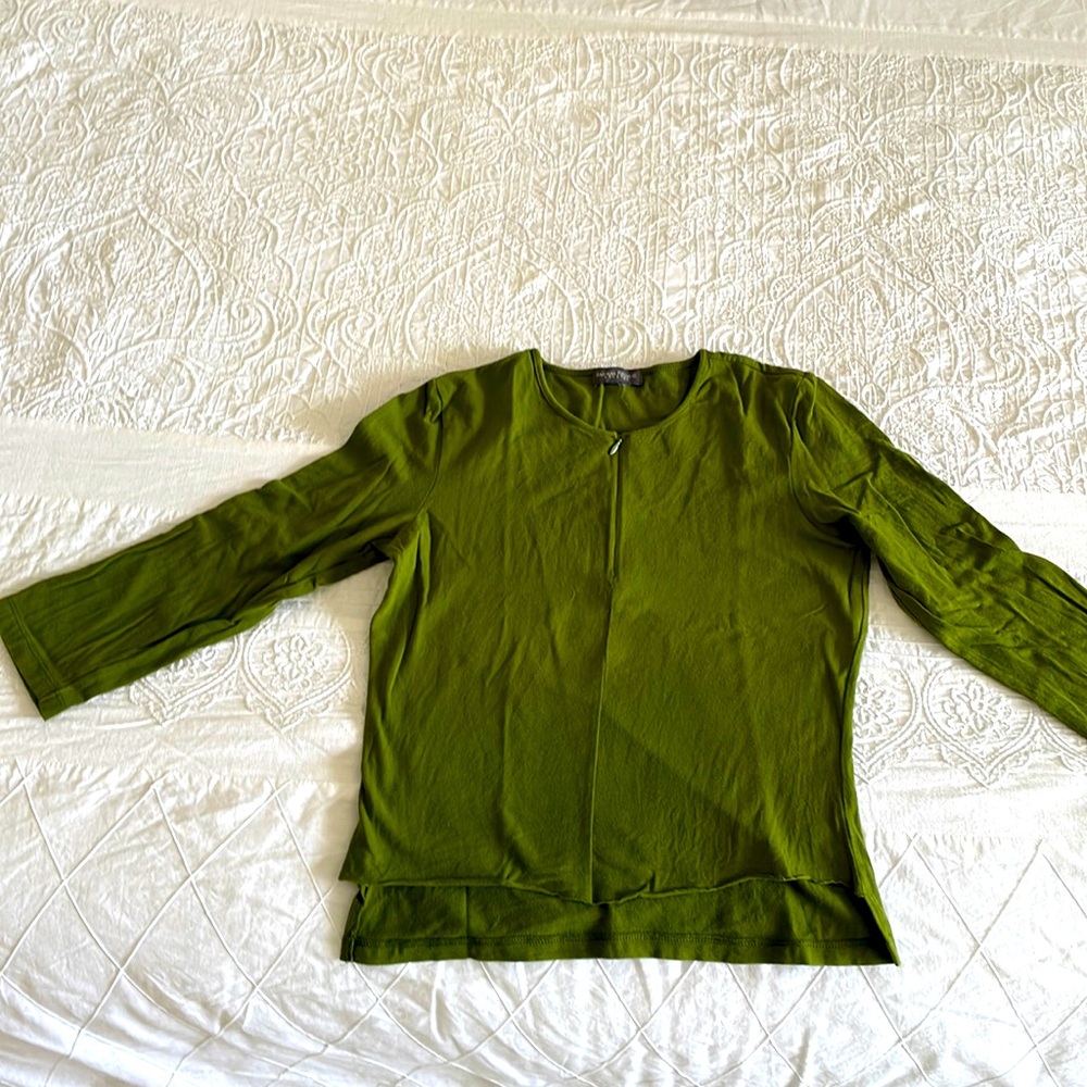 Super stretchy 1/2 zip neckline 3/4 sleeve top